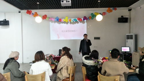 漢陰縣平梁鎮(zhèn)中心小學(xué)舉辦“三八”節(jié)教職工藝術(shù)插花活動(dòng)，探討與營(yíng)利性民辦藝術(shù)培訓(xùn)的差異